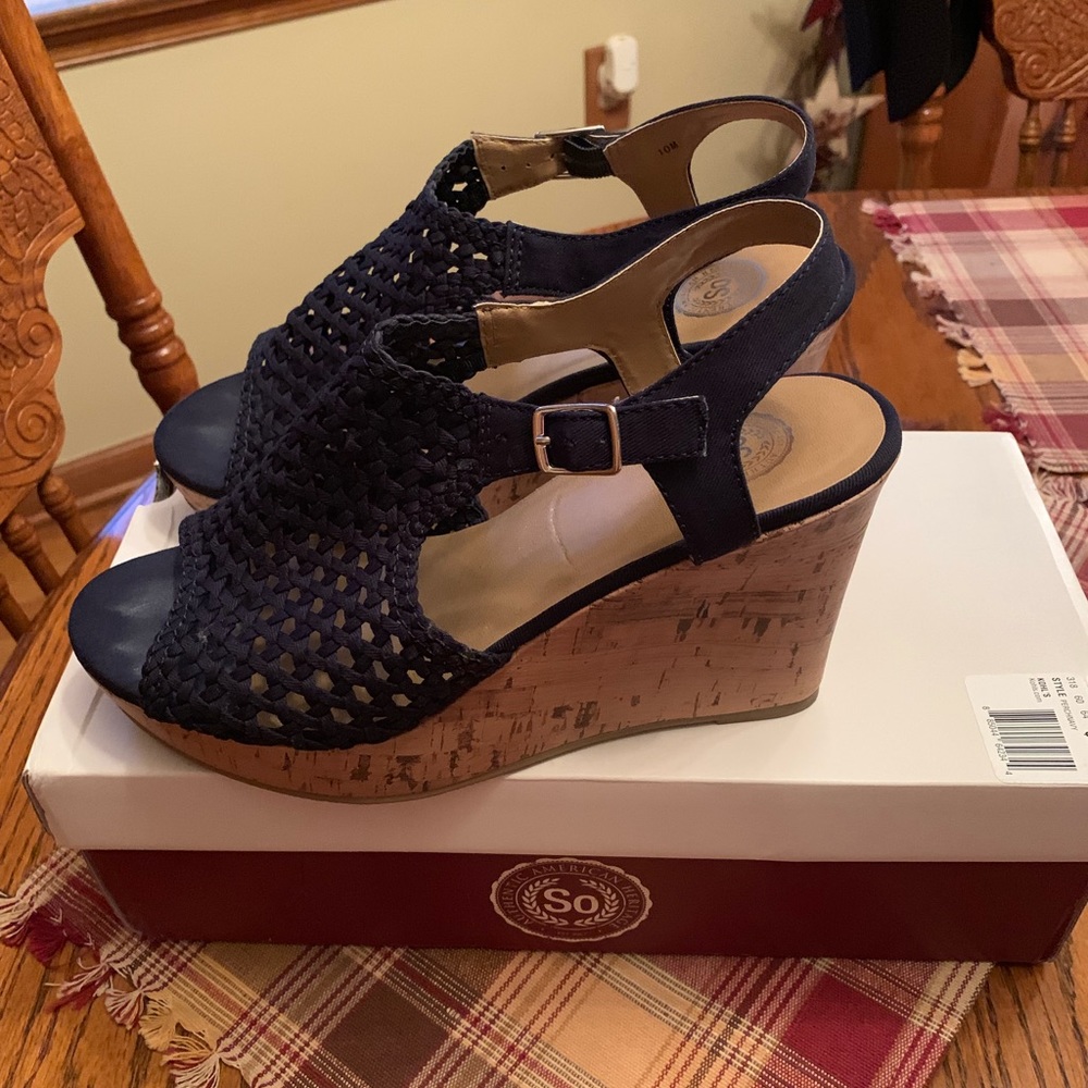 Women’s wedge sandals